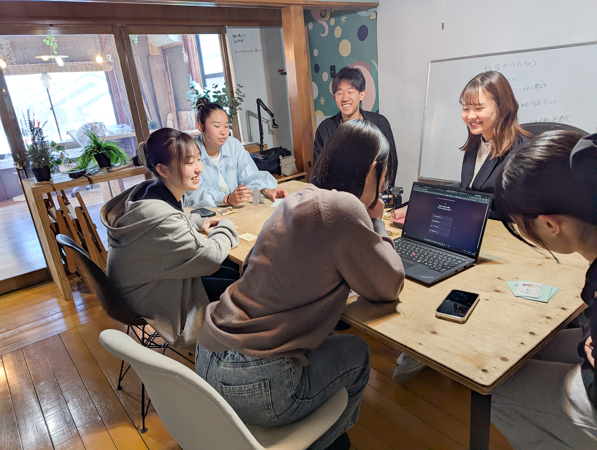 対話しながら考えを深める子どもたち